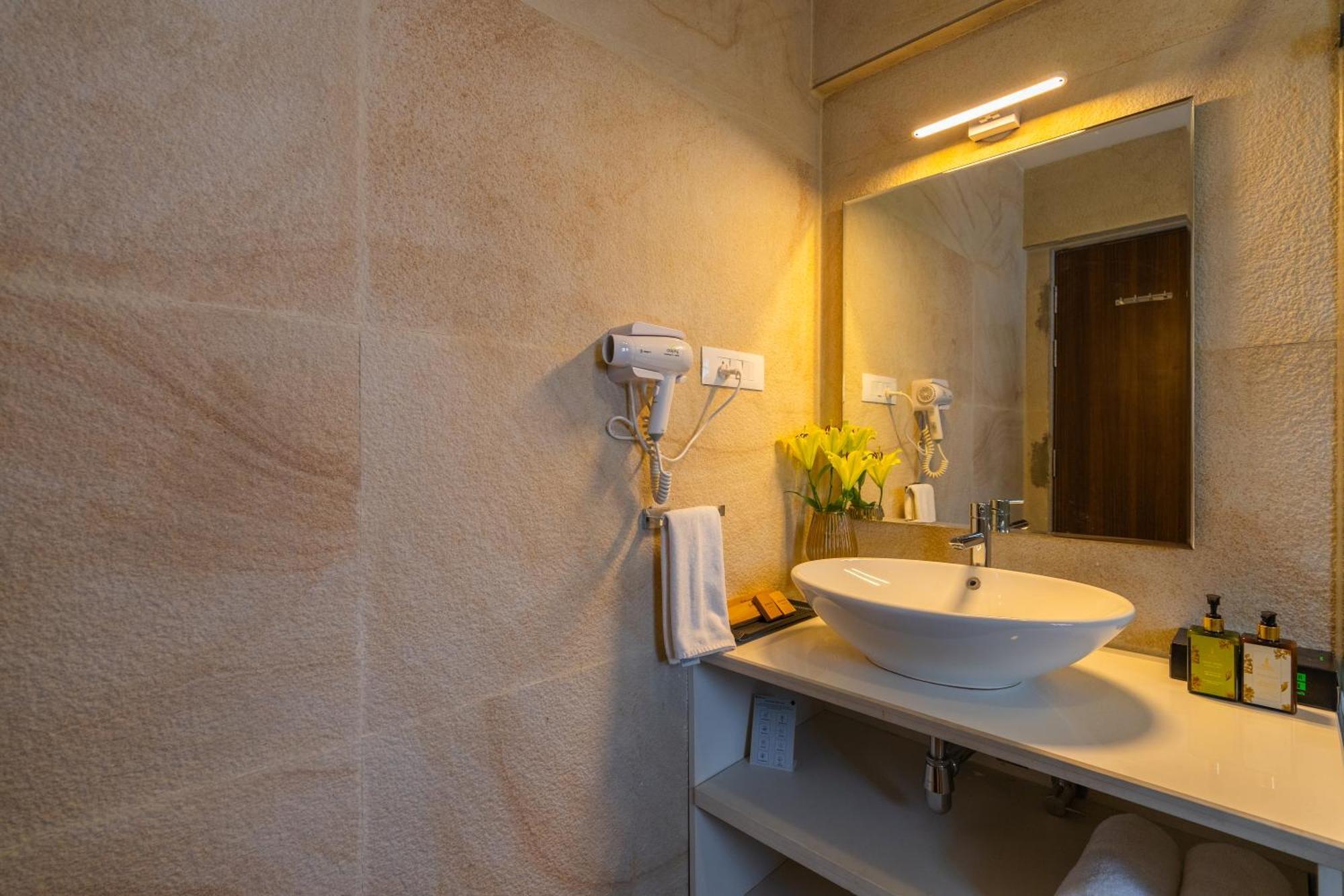 Elivaas 3 Bhk Pvt Pool & Bar - Villa Valerie Oxel Exterior foto
